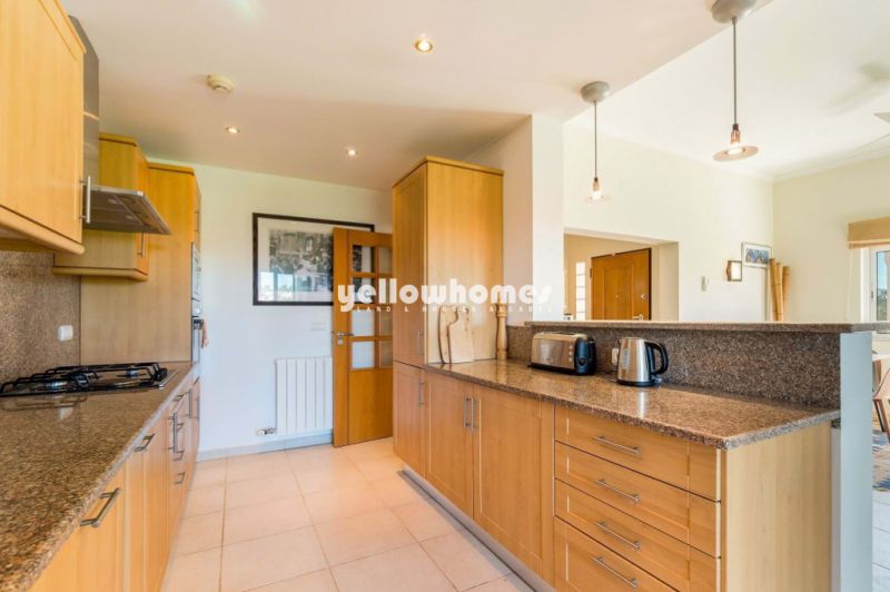 2-bedroom apartment overlooking the golf course near Lagoa/Carvoeiro